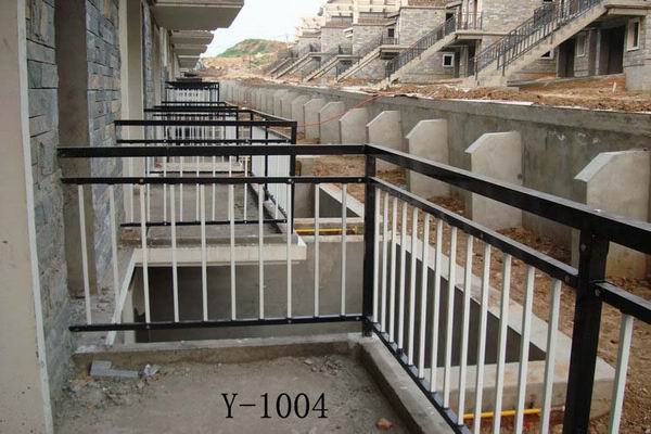 如（rú）何處理鋅鋼護（hù）欄退色掉漆